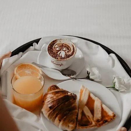 Affittacamere Vincafè Alba (Piedmont)