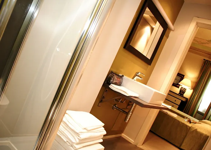 Vincafe Guest house 4*